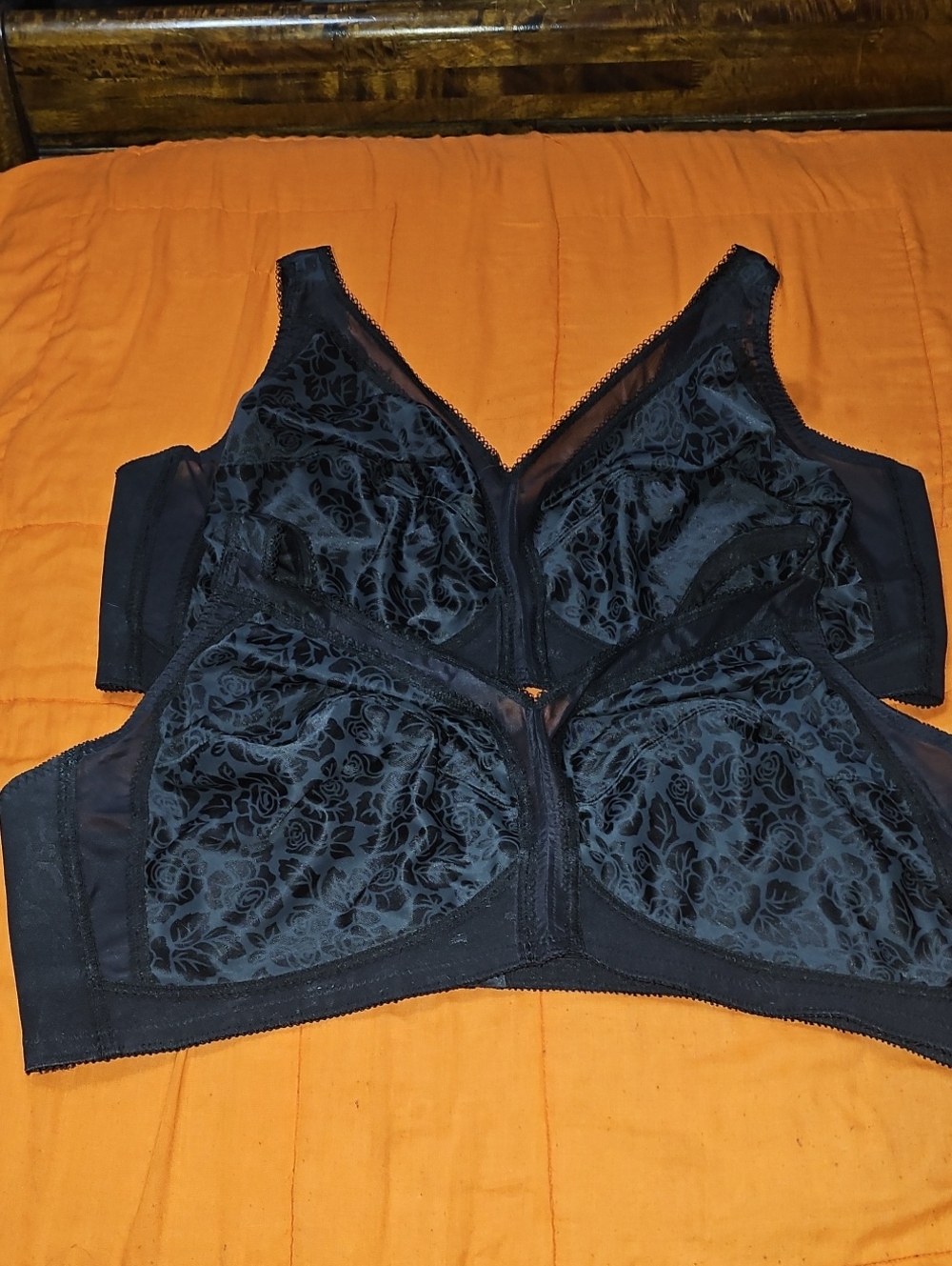 Playtex Womens Lot Of 2 Bras!! Plus Sz 54D!! Beautiful Black Rose Pattern!!